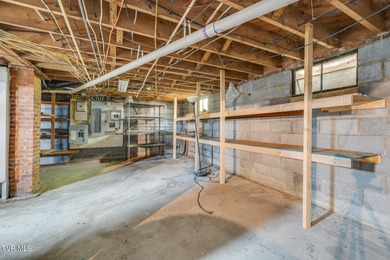 Welcome to 801 Ridgecrest Road, an idyllic, one-level, 4 bedroom on Pine Oaks Golf Club in Tennessee - for sale on GolfHomes.com, golf home, golf lot