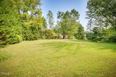 Welcome to 801 Ridgecrest Road, an idyllic, one-level, 4 bedroom on Pine Oaks Golf Club in Tennessee - for sale on GolfHomes.com, golf home, golf lot