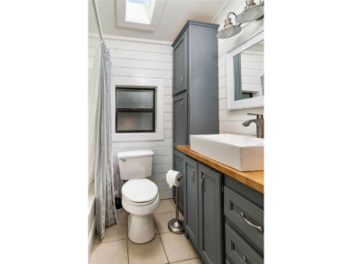 MOTIVATED SELLER - BRING YOUR OFFERS! Every offer will be on Blue Ridge Golf Center, Inc. in South Carolina - for sale on GolfHomes.com, golf home, golf lot