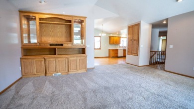 Here's an opportunity to purchase a beautiful home near Fox Run on Fox Run Municipal Golf Course in South Dakota - for sale on GolfHomes.com, golf home, golf lot