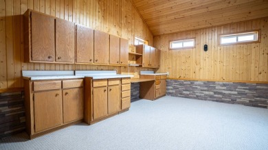 Here's an opportunity to purchase a beautiful home near Fox Run on Fox Run Municipal Golf Course in South Dakota - for sale on GolfHomes.com, golf home, golf lot