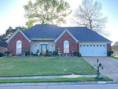 Beautiful home in the sought-after Center hill school district on Olive Branch Country Club in Mississippi - for sale on GolfHomes.com, golf home, golf lot