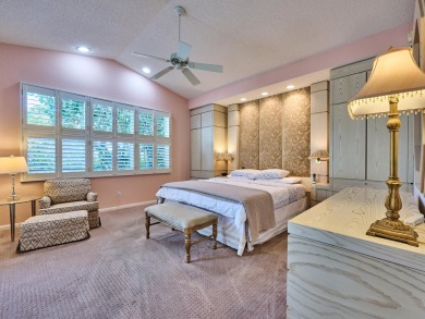 Welcome to this beautifully maintained 3-bedroom, 2.5-bathroom on Wycliffe Golf and Country Club in Florida - for sale on GolfHomes.com, golf home, golf lot