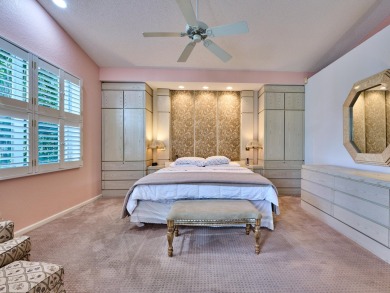 Welcome to this beautifully maintained 3-bedroom, 2.5-bathroom on Wycliffe Golf and Country Club in Florida - for sale on GolfHomes.com, golf home, golf lot