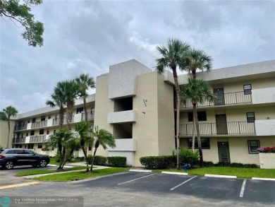 Nice 1 bedroom, 1.5 bath golf view condo that is PRICED TO SELL on  in Florida - for sale on GolfHomes.com, golf home, golf lot