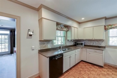 Welcome to 320 Queensway Drive, situated in the highly on Idle Hour Country Club in Kentucky - for sale on GolfHomes.com, golf home, golf lot