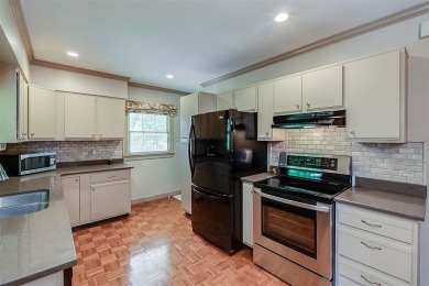 Welcome to 320 Queensway Drive, situated in the highly on Idle Hour Country Club in Kentucky - for sale on GolfHomes.com, golf home, golf lot