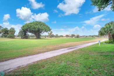 Welcome to this charming, fully furnished 1-bedroom, 1.5-bath on Palm-Aire Country Club and Resort - The Oaks in Florida - for sale on GolfHomes.com, golf home, golf lot