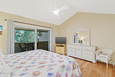 Beautifully updated 2BR end-unit townhome in one of Sea Pines' on Harbour Town Golf Links in South Carolina - for sale on GolfHomes.com, golf home, golf lot