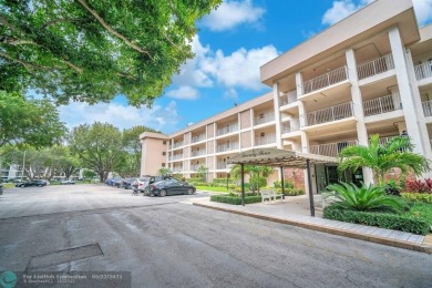 Welcome to this charming, fully furnished 1-bedroom, 1.5-bath on Palm-Aire Country Club and Resort - The Oaks in Florida - for sale on GolfHomes.com, golf home, golf lot