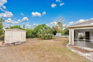 Move-in Ready Charming 3 bedroom, 2 bathroom and 2 car garage on Bobcat Trail Golf Club in Florida - for sale on GolfHomes.com, golf home, golf lot