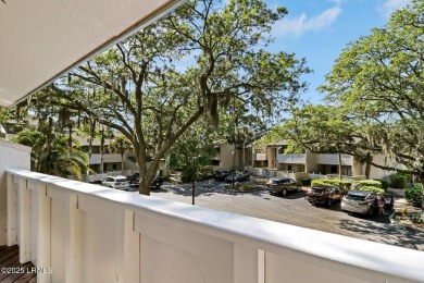 Beautifully updated 2BR end-unit townhome in one of Sea Pines' on Harbour Town Golf Links in South Carolina - for sale on GolfHomes.com, golf home, golf lot