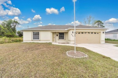 Move-in Ready Charming 3 bedroom, 2 bathroom and 2 car garage on Bobcat Trail Golf Club in Florida - for sale on GolfHomes.com, golf home, golf lot