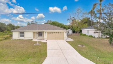 Move-in Ready Charming 3 bedroom, 2 bathroom and 2 car garage on Bobcat Trail Golf Club in Florida - for sale on GolfHomes.com, golf home, golf lot