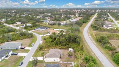 Move-in Ready Charming 3 bedroom, 2 bathroom and 2 car garage on Bobcat Trail Golf Club in Florida - for sale on GolfHomes.com, golf home, golf lot