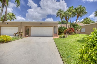 Charming 55+ community villa in Applegate at Indian Springs on Indian Spring Golf and Country Club in Florida - for sale on GolfHomes.com, golf home, golf lot