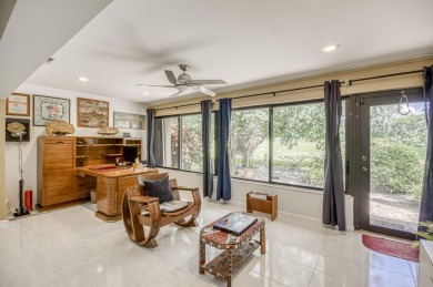 Charming 55+ community villa in Applegate at Indian Springs on Indian Spring Golf and Country Club in Florida - for sale on GolfHomes.com, golf home, golf lot