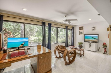 Charming 55+ community villa in Applegate at Indian Springs on Indian Spring Golf and Country Club in Florida - for sale on GolfHomes.com, golf home, golf lot