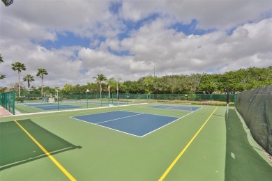 Beautiful 2 bedroom, 2 bath Condo in award-winning Kings Point on Falcon Watch Golf Club in Florida - for sale on GolfHomes.com, golf home, golf lot