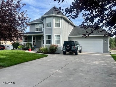 This home has it all: 5 bedrooms and 3.5 baths, or use the lower on Gypsum Creek Golf Course in Colorado - for sale on GolfHomes.com, golf home, golf lot