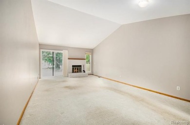 Rochester Hills two bedroom ranch condo with 2 car garage is a on Hampton Golf and Recreation Club in Michigan - for sale on GolfHomes.com, golf home, golf lot