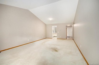 Rochester Hills two bedroom ranch condo with 2 car garage is a on Hampton Golf and Recreation Club in Michigan - for sale on GolfHomes.com, golf home, golf lot