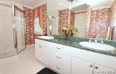 ELEGANT VISCAYA VILLA IN THE GREENS with FULL FINISHED BASEMENT on The Greens At Half Hollow in New York - for sale on GolfHomes.com, golf home, golf lot