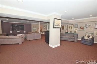 ELEGANT VISCAYA VILLA IN THE GREENS with FULL FINISHED BASEMENT on The Greens At Half Hollow in New York - for sale on GolfHomes.com, golf home, golf lot