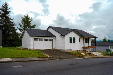 Beautiful New Construction Home located along the Columbia River on Skyline Golf Course in Washington - for sale on GolfHomes.com, golf home, golf lot