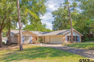 Lovely home close to park and swimming pool, offering a great on Hide-A-Way Lake Golf Course in Texas - for sale on GolfHomes.com, golf home, golf lot
