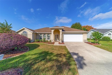 GATED 55+ COMMUNITY:  This 2 bedroom/ 2 bathroom home has new on Ocala Palms Golf and Country Club in Florida - for sale on GolfHomes.com, golf home, golf lot