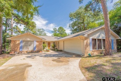 Lovely home close to park and swimming pool, offering a great on Hide-A-Way Lake Golf Course in Texas - for sale on GolfHomes.com, golf home, golf lot