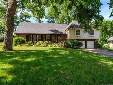 Spacious Home with golf course views in coveted Kenilworth on Hillcrest Country Club in Oklahoma - for sale on GolfHomes.com, golf home, golf lot
