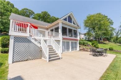 This 3-bedroom, 1-bath lakefront cottage offers the perfect on Lake Mohawk Golf Club in Ohio - for sale on GolfHomes.com, golf home, golf lot