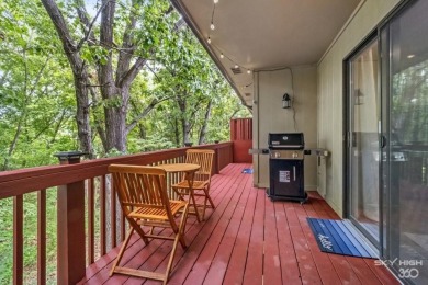 Beautifully renovated, fully furnished townhouse on the 17th on Bella Vista - Metfield Golf Complex and Country Club in Arkansas - for sale on GolfHomes.com, golf home, golf lot