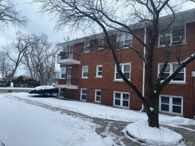 Charming 2-Bedroom Condominium in the perfect location. This on Detroit Golf Club  in Michigan - for sale on GolfHomes.com, golf home, golf lot