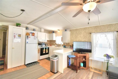 PRICE IMPROVEMENT...WELCOME TO YOUR FLORIDA RETIREMENT OASIS IN on Southern Dunes Golf and Country Club in Florida - for sale on GolfHomes.com, golf home, golf lot