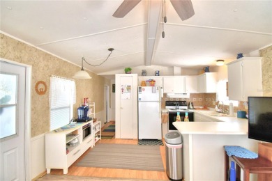 PRICE IMPROVEMENT...WELCOME TO YOUR FLORIDA RETIREMENT OASIS IN on Southern Dunes Golf and Country Club in Florida - for sale on GolfHomes.com, golf home, golf lot