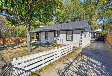 This beautifully renovated house features 2 primary bedrooms, 2 on Cedar Crest Golf Course in Texas - for sale on GolfHomes.com, golf home, golf lot