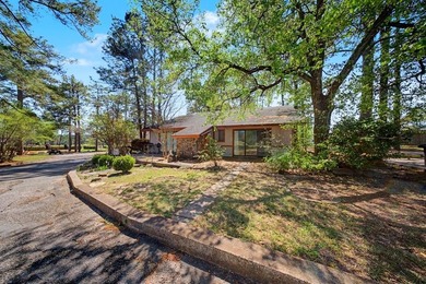 Welcome to easy living in the desirable Rayburn Country on Rayburn Country Club in Texas - for sale on GolfHomes.com, golf home, golf lot