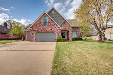 GOLF COURSE BEAUTY! Full brick, impeccably maintained home on on Indian Springs Country Club in Oklahoma - for sale on GolfHomes.com, golf home, golf lot