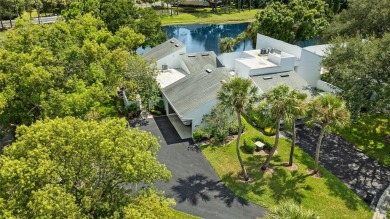 This is truly a rare find in Carrollwood Village--3 Bedroom,2 on Carrollwood Country Club in Florida - for sale on GolfHomes.com, golf home, golf lot