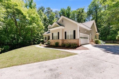 Immaculately kept lakeview ranch home located in Fairfield on Fairfield Plantation Golf and Country Club in Georgia - for sale on GolfHomes.com, golf home, golf lot