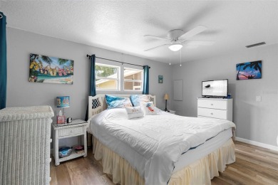 Welcome to this beautifully maintained 2-bedroom, 2-bathroom on Zellwood Station Country Club in Florida - for sale on GolfHomes.com, golf home, golf lot