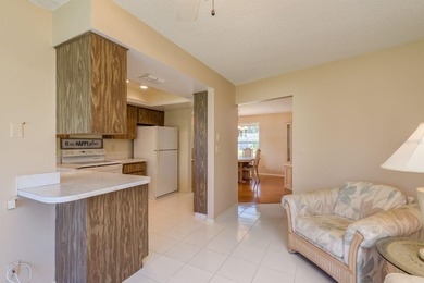 Welcome to this beautifully maintained 3-bedroom, 2-bath on Highland Lakes Executive Golf Course in Florida - for sale on GolfHomes.com, golf home, golf lot