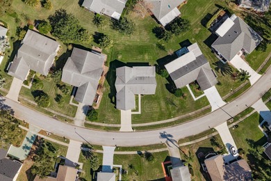 Under contract-accepting backup offers. Welcome to this on Highland Lakes Executive Golf Course in Florida - for sale on GolfHomes.com, golf home, golf lot