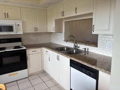 INVESTORS' DREAM - NO RENTAL WAITING PERIOD! Spacious 2BR/2BA, 1 on Flamingo Lakes Country Club in Florida - for sale on GolfHomes.com, golf home, golf lot