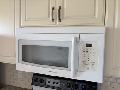 INVESTORS' DREAM - NO RENTAL WAITING PERIOD! Spacious 2BR/2BA, 1 on Flamingo Lakes Country Club in Florida - for sale on GolfHomes.com, golf home, golf lot