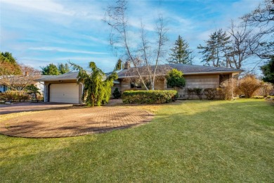 Welcome to your future home in scenic Crab Meadow! This mint on Crab Meadow Golf Course in New York - for sale on GolfHomes.com, golf home, golf lot