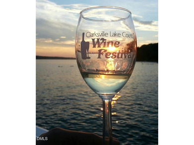 THE MOORINGS Unit 12 is a highly sought-after GROUND FLOOR unit on Kinderton Country Club in Virginia - for sale on GolfHomes.com, golf home, golf lot